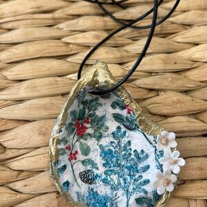 Decoupage oyster shell necklace
